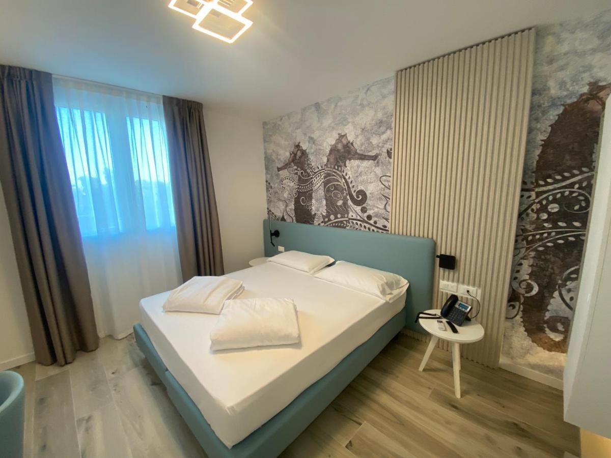 Marina Suites & Apartments 4 Stelle S Caorle Exteriör bild