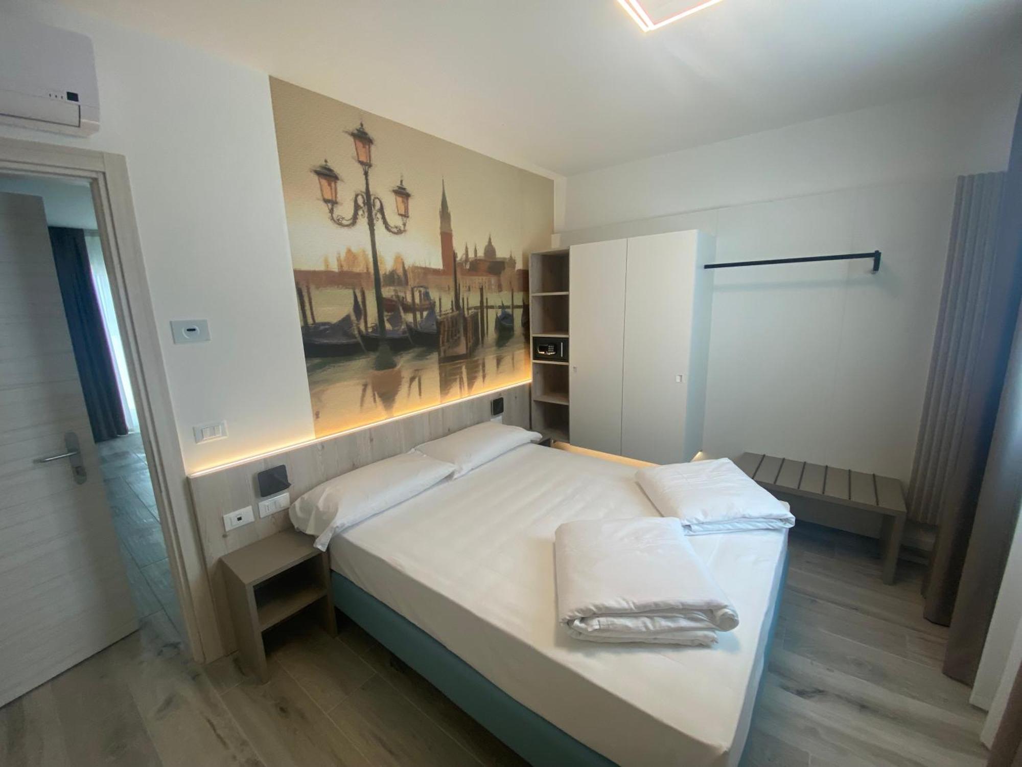 Marina Suites & Apartments 4 Stelle S Caorle Exteriör bild