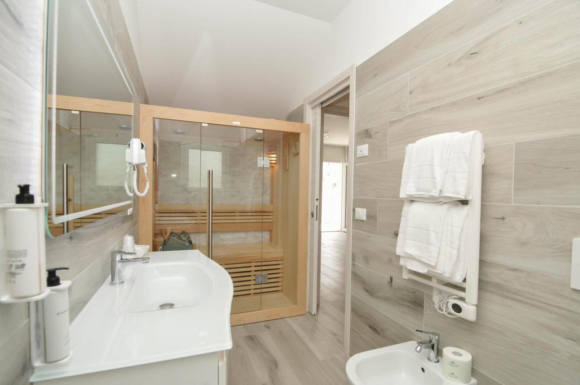 Marina Suites & Apartments 4 Stelle S Caorle Exteriör bild