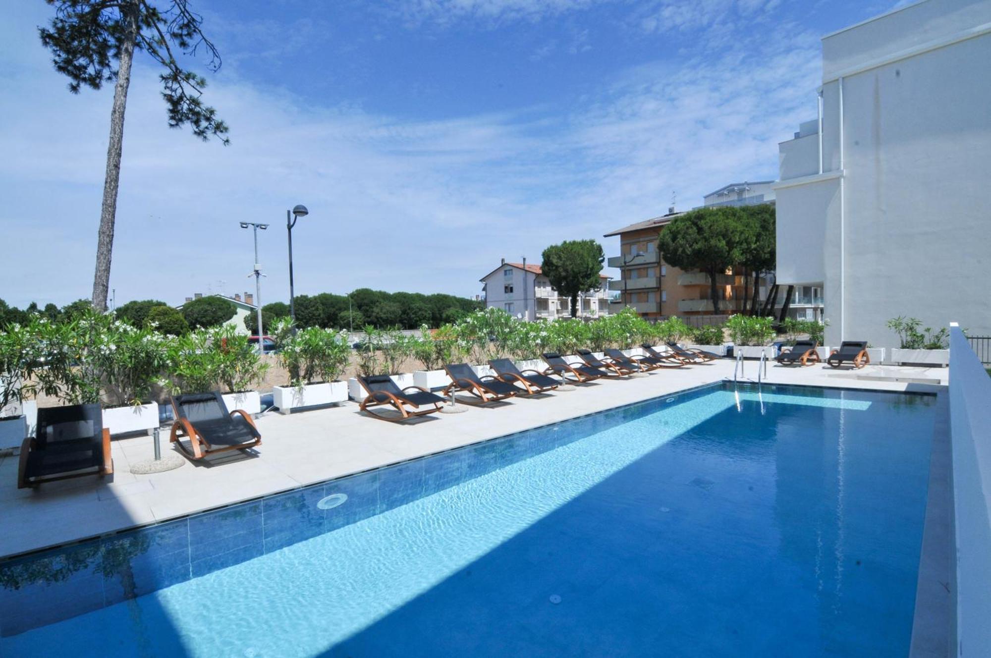 Marina Suites & Apartments 4 Stelle S Caorle Exteriör bild